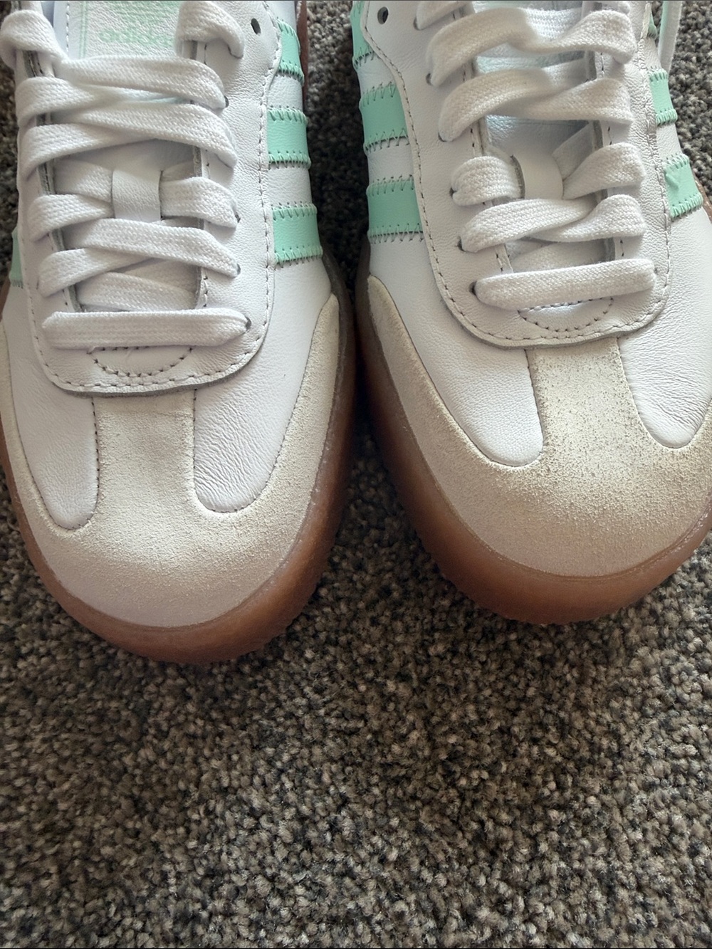 adidas Samba Sneakers in White & Mint Green. Unisex kids 5. Or women’s 6 - Picture 7 of 10
